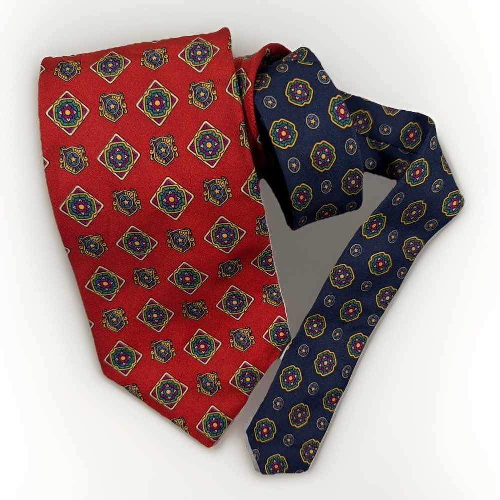 VTG Tommy Hilfiger Silk Tie Red Blue Geometric Medallion Split Dual Print Read